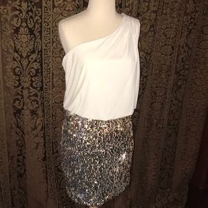 Head turning gold and white dress!!